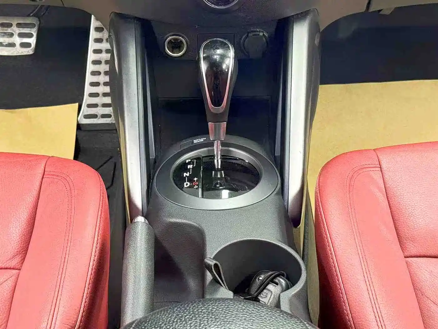 Hyundai Veloster 2015 1.6T Automatic Luxury Edition фото 12
