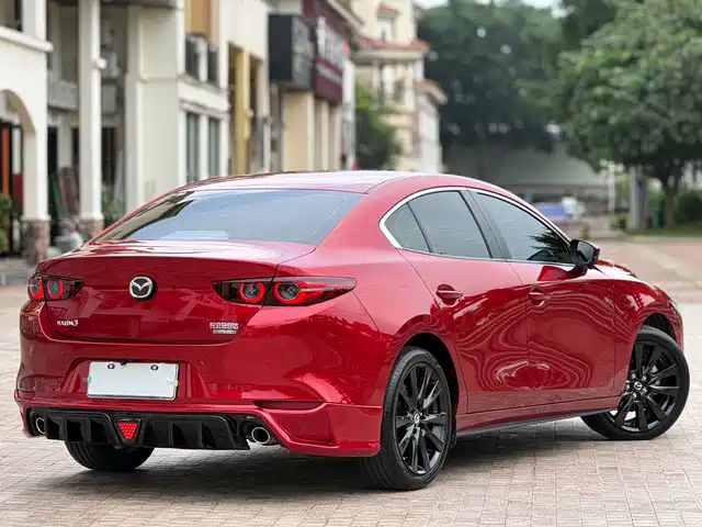Mazda Mazda3 Axela 2023 2.0L Automatic Premium Edition — фото 5