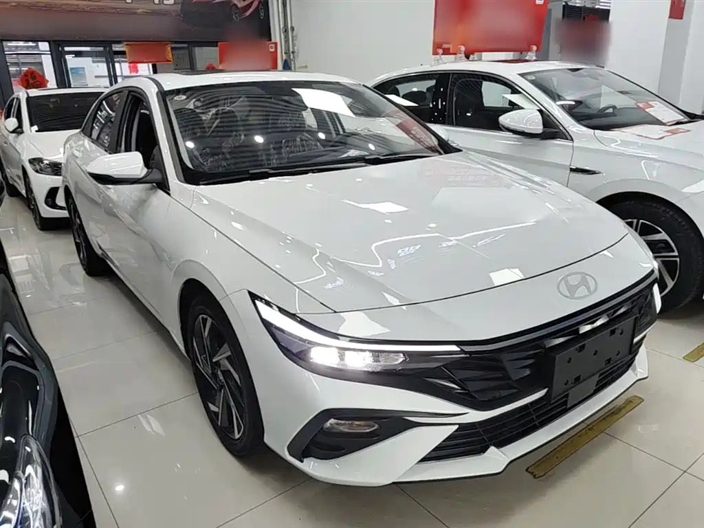 Hyundai Elantra 2023 1.5L CVT GLX Elite Edition фото 4