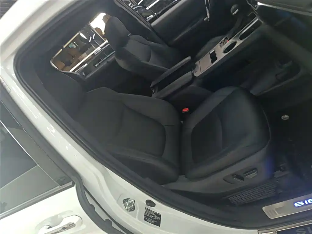Toyota Sienna 2021 2.5L Hybrid Ultimate Edition фото 25
