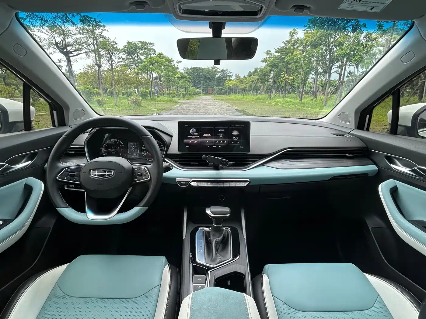 Geely Emgrand S 2022 2022 1.4T CVT Crossover Player