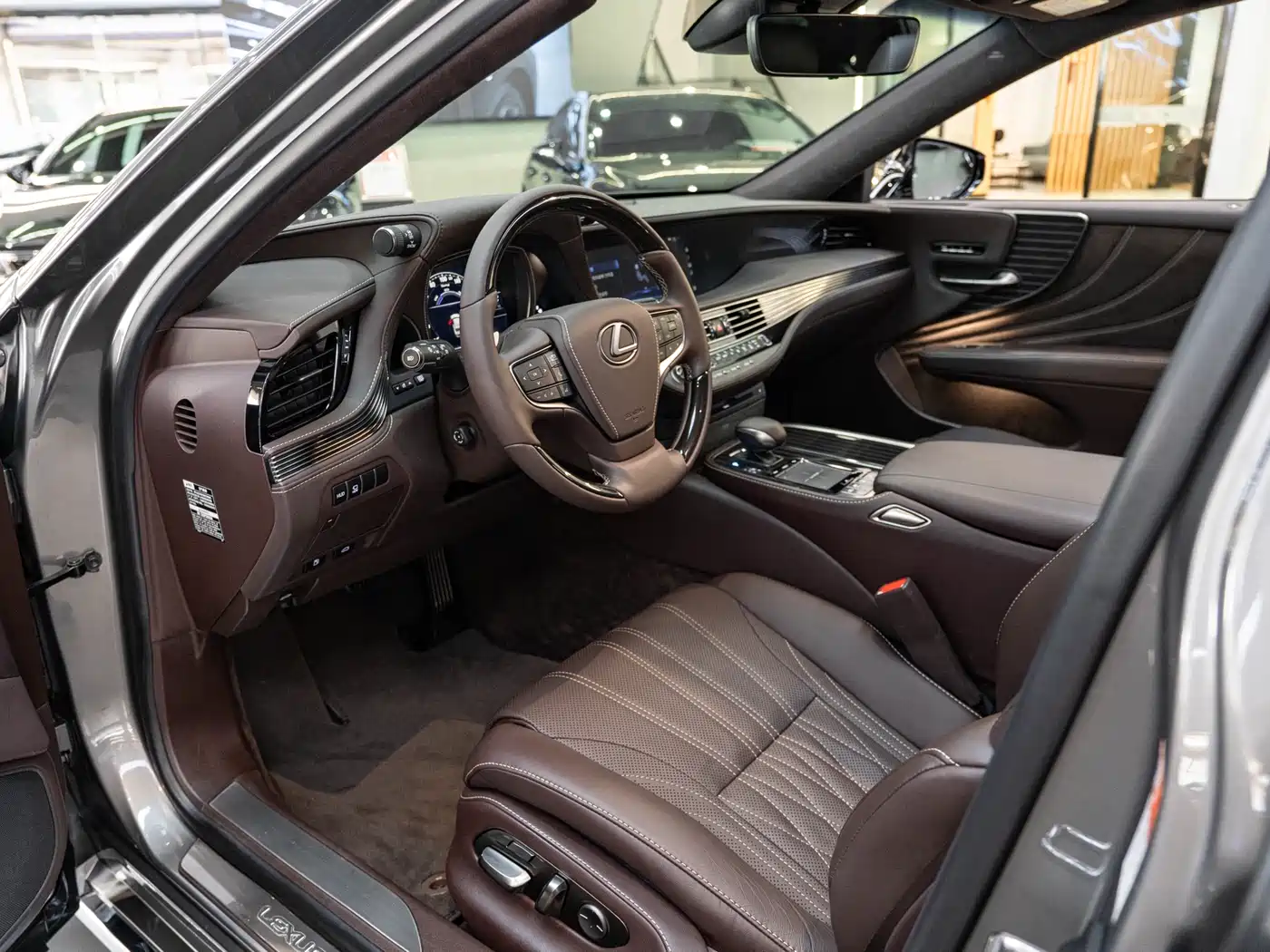 Lexus LS 2018 500h Luxury Edition China V фото 9