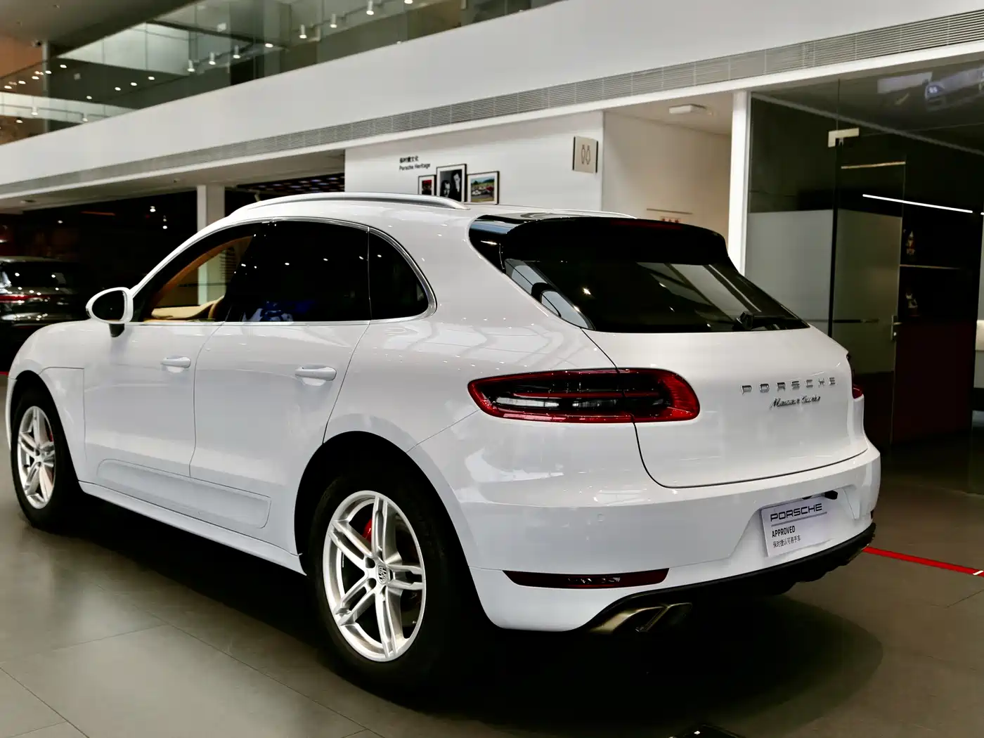 Porsche Macan 2016 Macan Turbo 3.6T фото 6