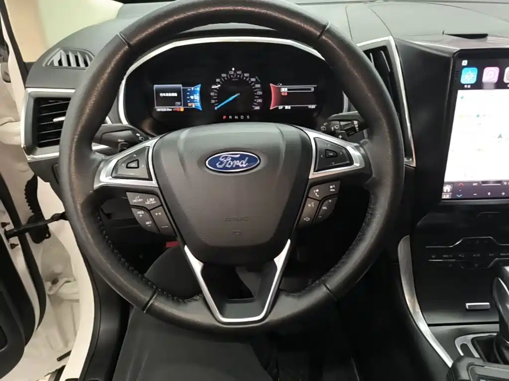 Фото 11 - Ford Edge
