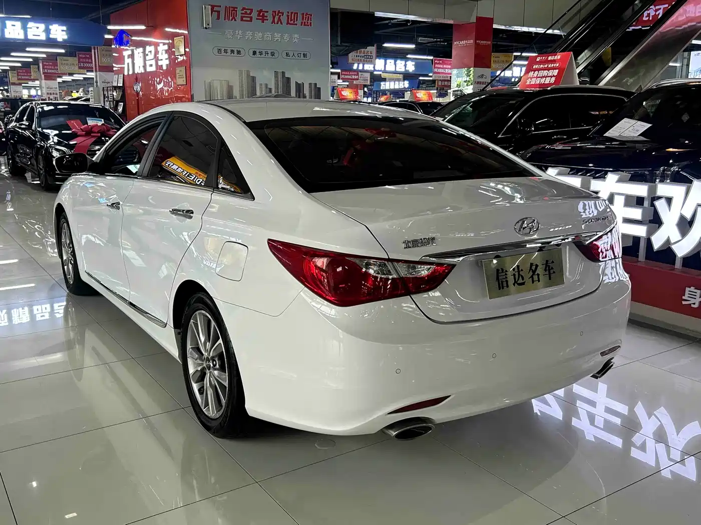 Hyundai Sonata 2014 2.0L Automatic Luxury фото 18