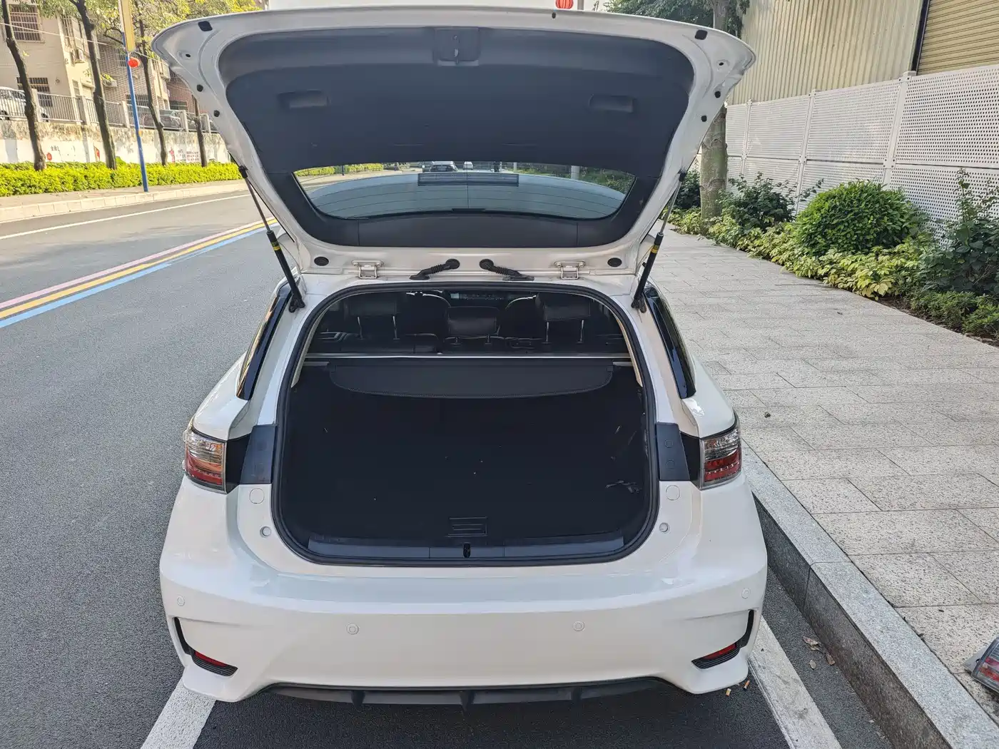 Lexus CT 2015 CT200h Dark Knight Edition фото 10