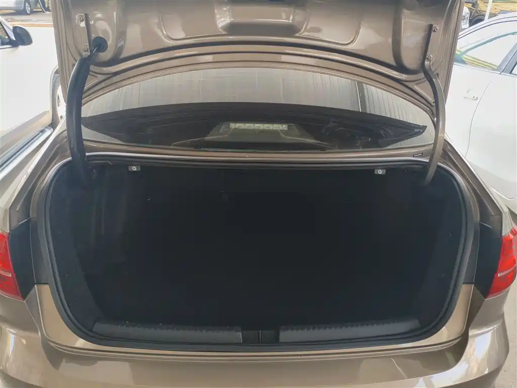 Volkswagen Sagitar 2017 230TSI Automatic Comfort фото 19