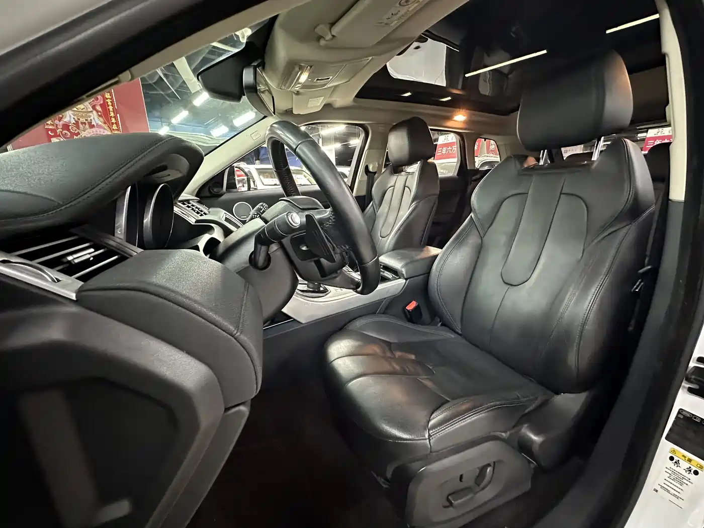 Land Rover Range Rover Evoque 2015 2.0T 5-Door Intelligent Edition фото 28