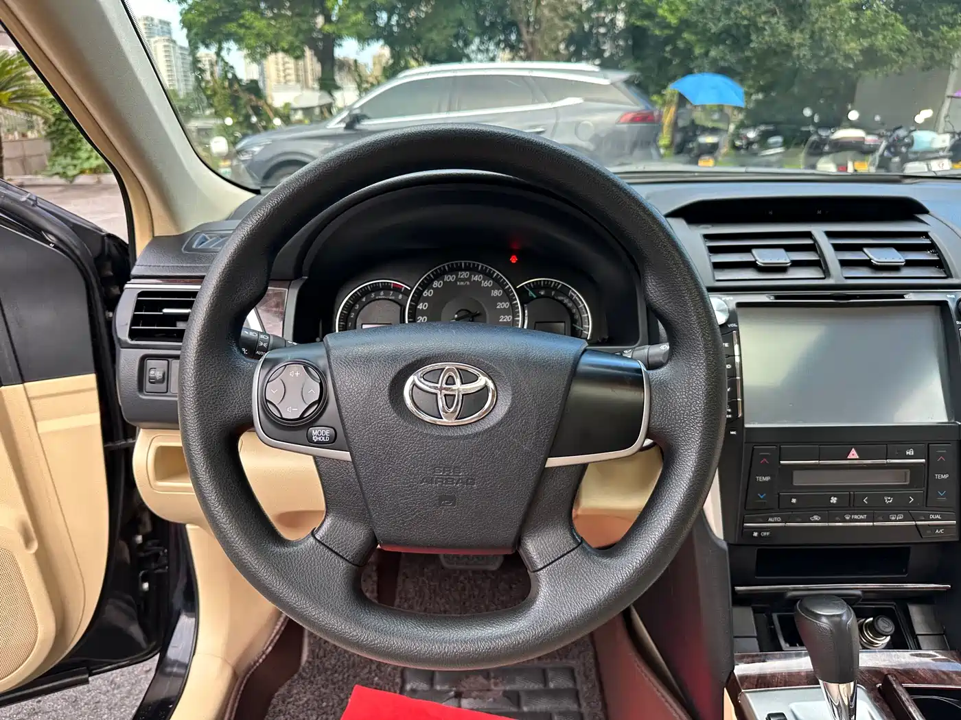 Фото 16 - Toyota Camry