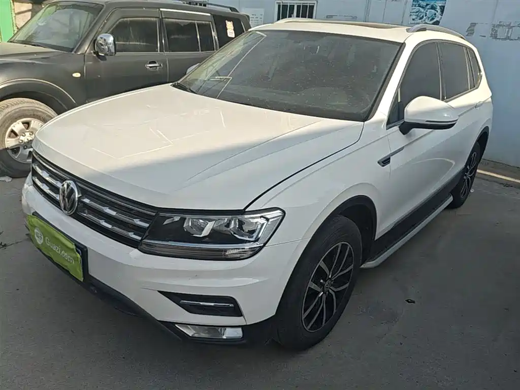 Volkswagen Tiguan L 2018 Facelift 330TSI Automatic 2WD Luxury Edition фото 2