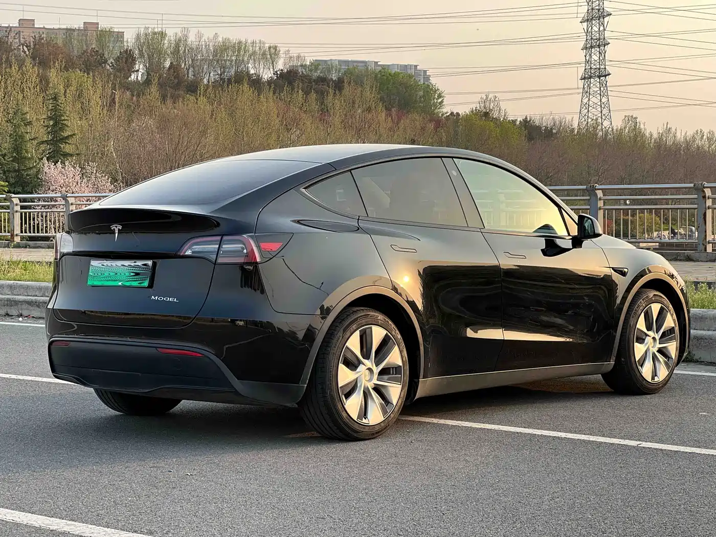 TESLA MODEL Y