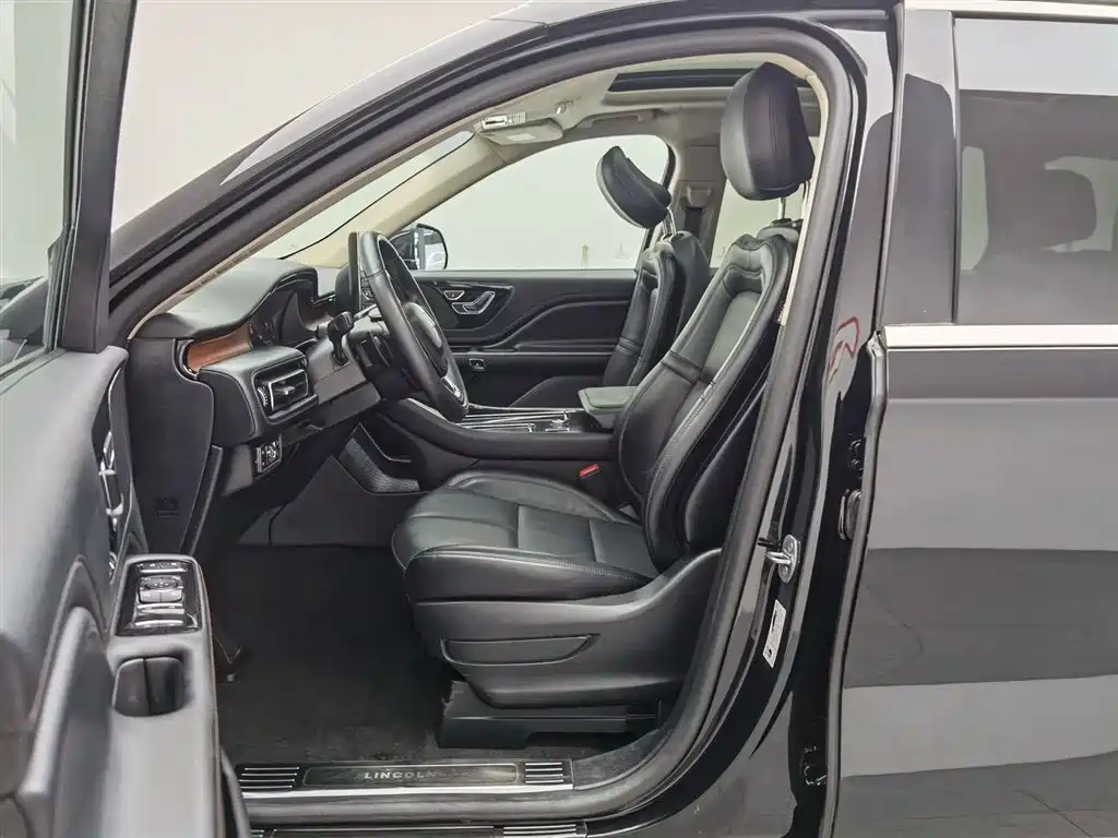 Lincoln Aviator 2023 3.0T V6 AWD Premium Cruise Edition 6-Seater фото 10
