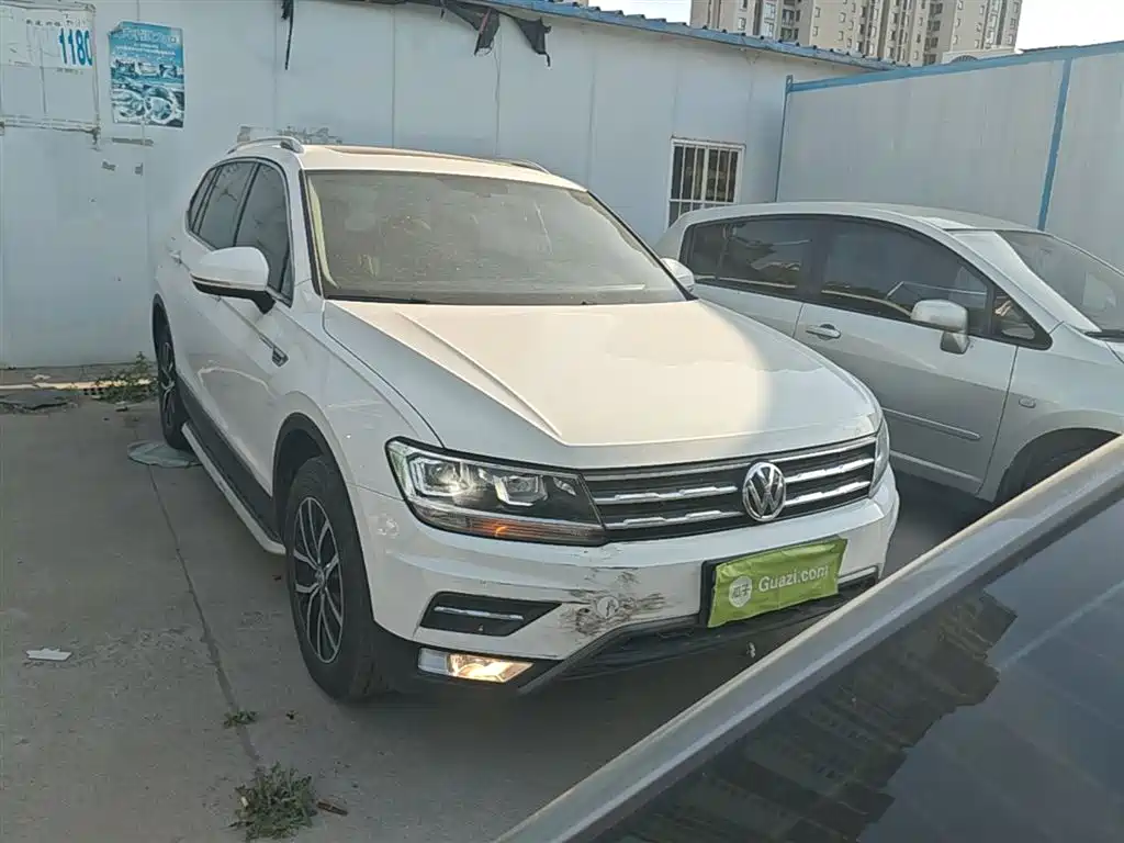 Volkswagen Tiguan L 2018 Facelift 330TSI Automatic 2WD Luxury Edition фото 3