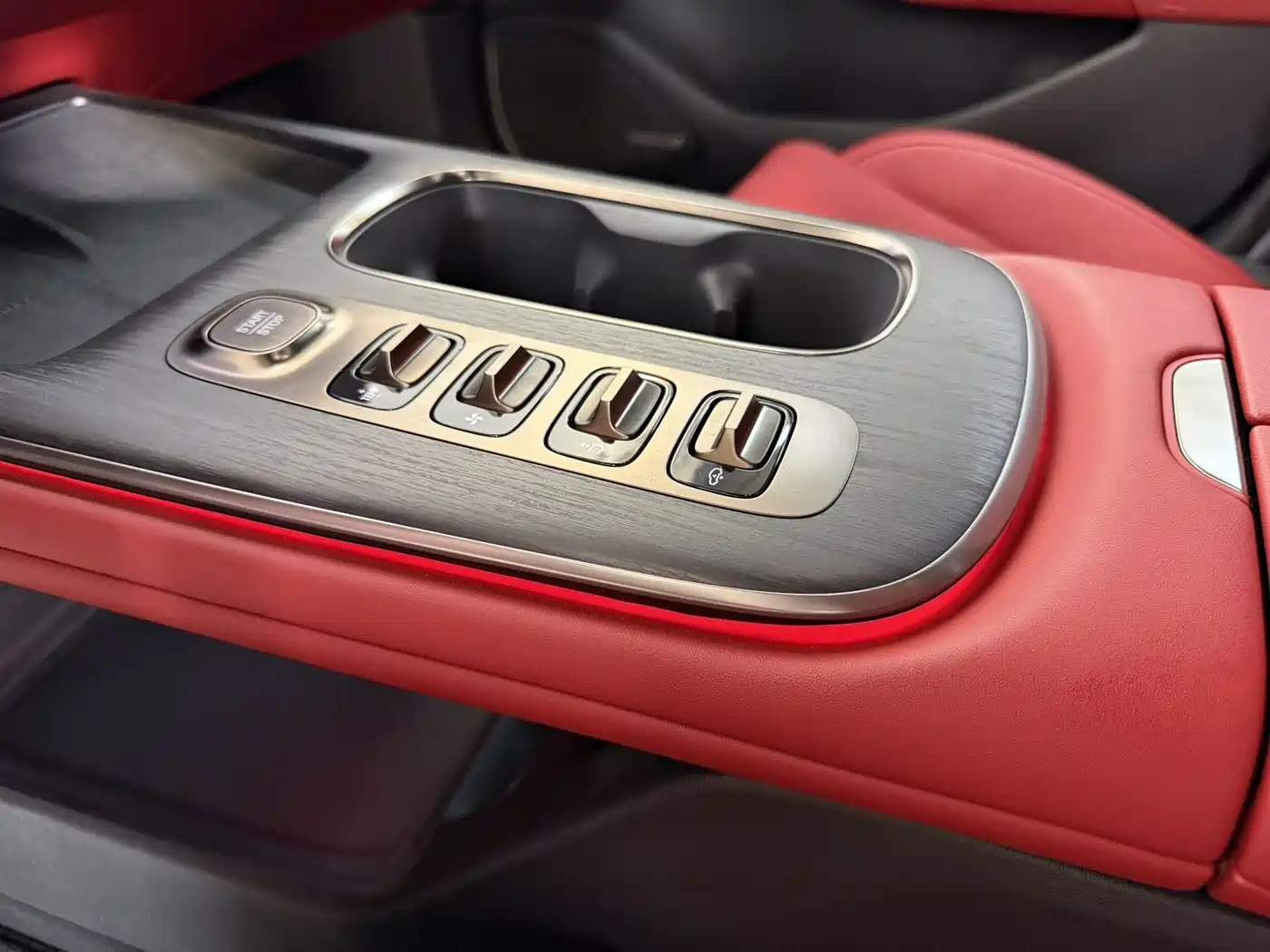 Xiaomi Auto Xiaomi SU7 2024 AWD Extended Range Advanced Smart Driving Max Edition фото 10
