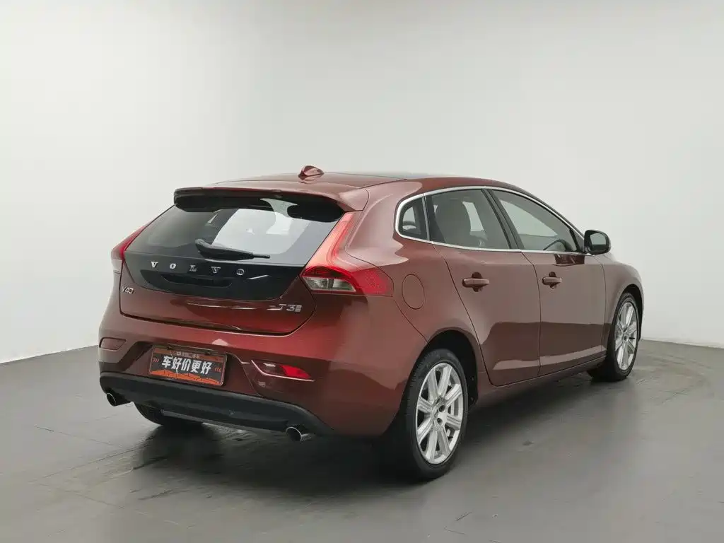 Фото 2 - Volvo V40
