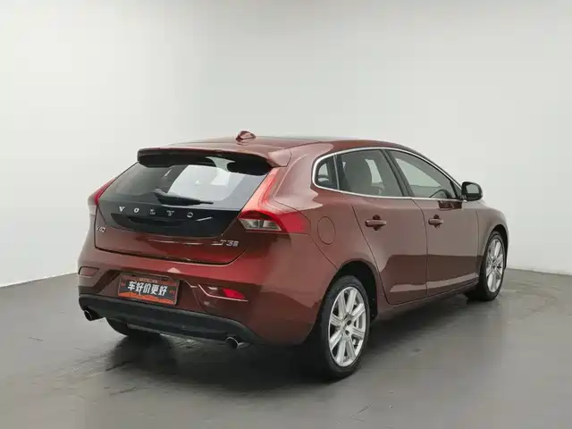 Volvo V40 2017 T3 R-Design — фото 2