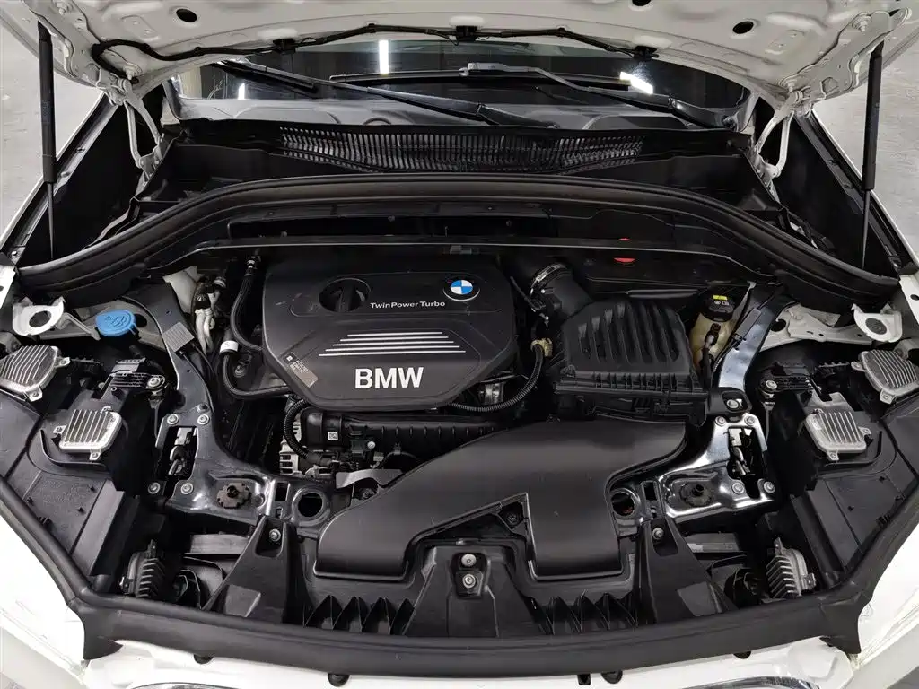 BMW X1 2019 sDrive18Li Premium Model фото 6