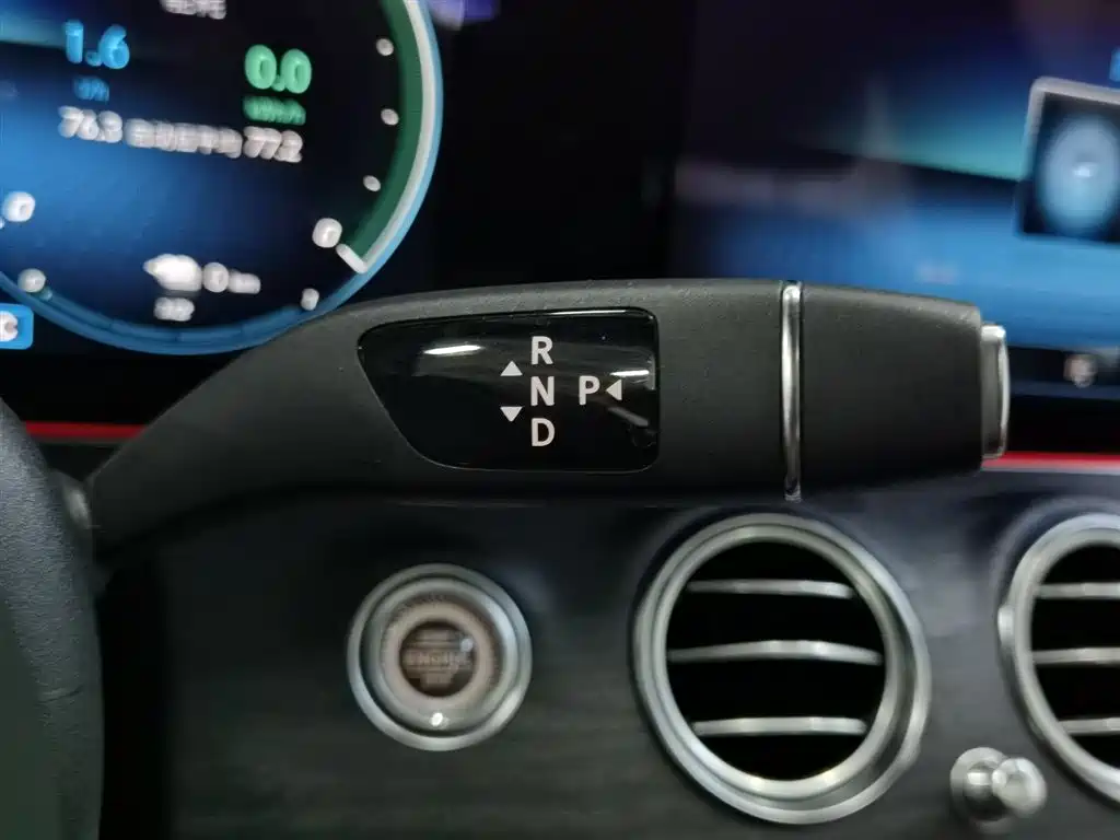Mercedes-Benz E-Class New Energy 2022 Facelift E 350 e L Plug-in Hybrid Sport Sedan фото 13