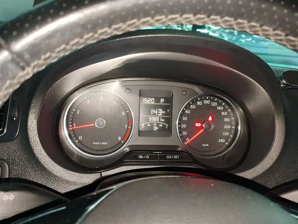 Volkswagen Polo 2014 1.6L Cross Polo Automatic фото 8