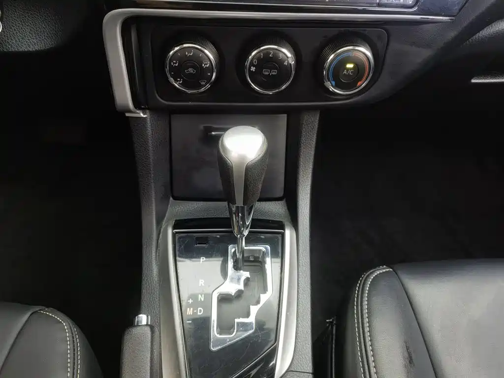 Toyota Corolla 2018 1.2T S-CVT GL-i Smart Shine Edition фото 13
