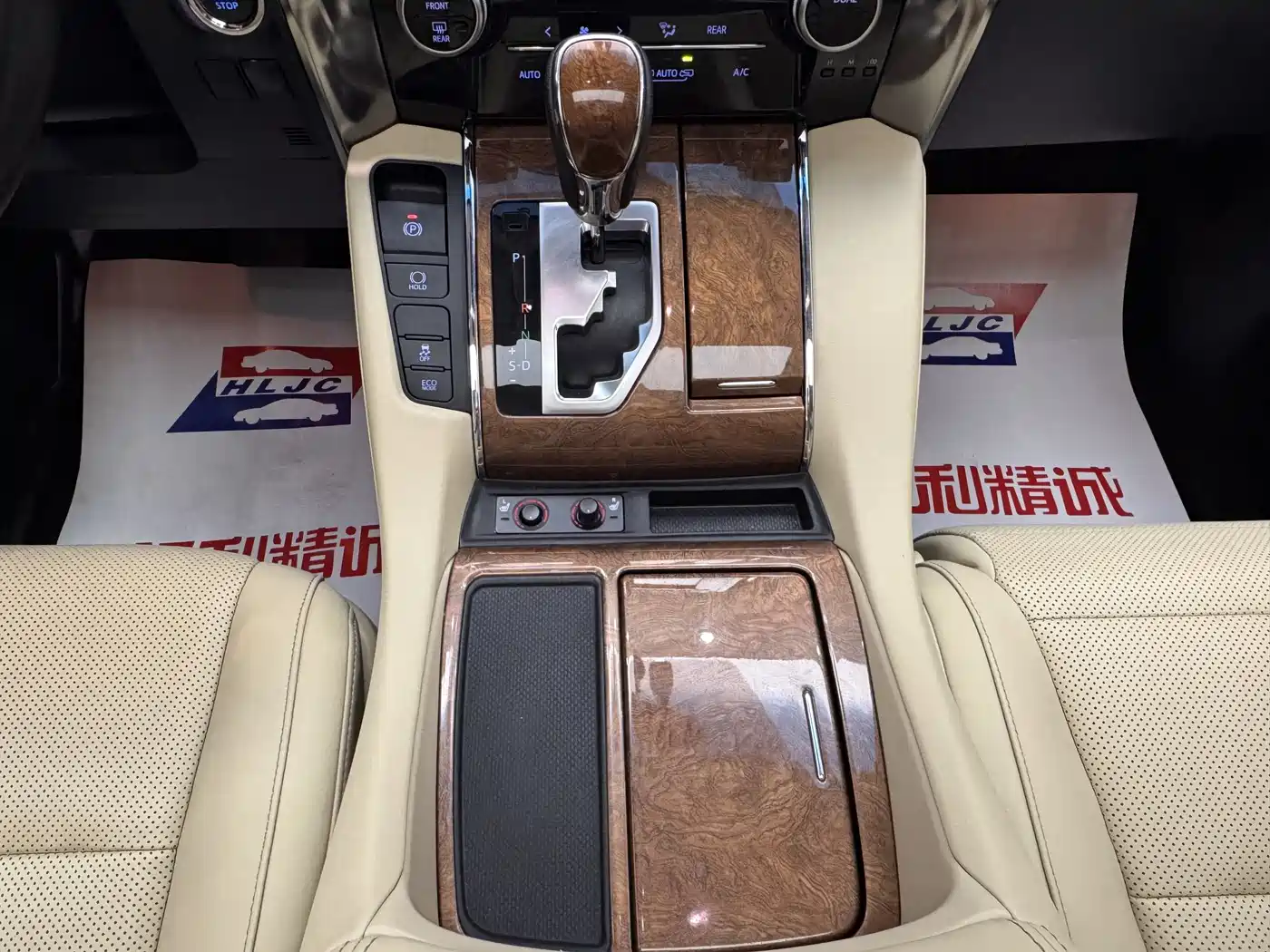Toyota Alphard 2018 3.5L Premium фото 16