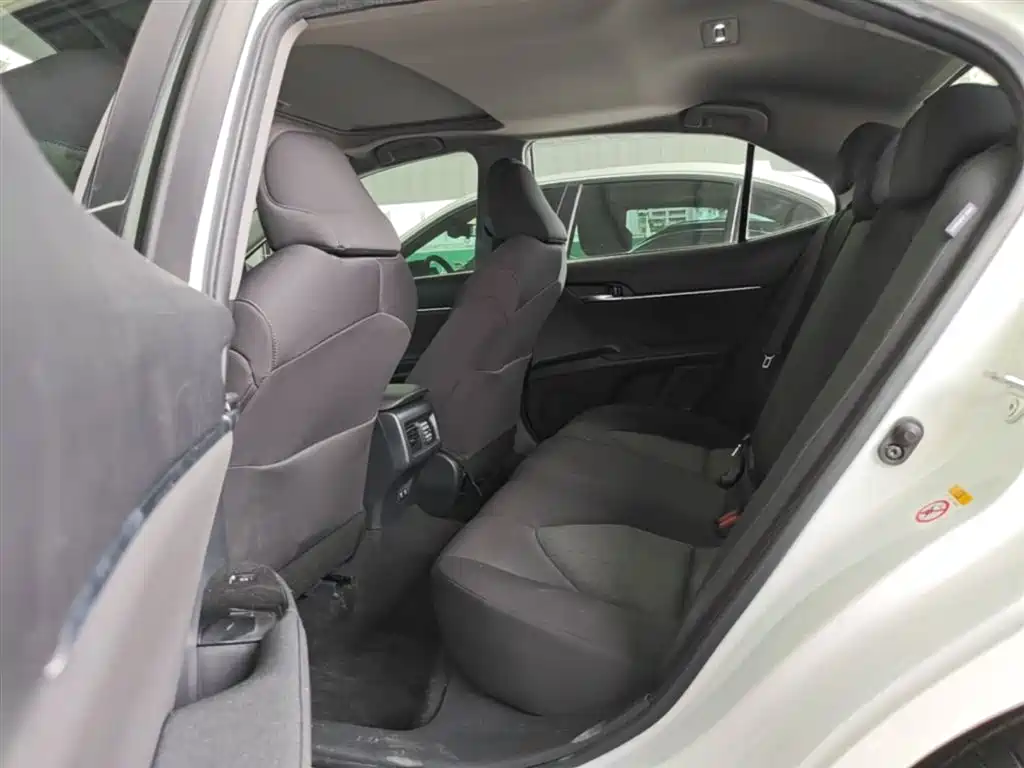 Toyota Camry 2018 2.0S Sport Edition фото 17