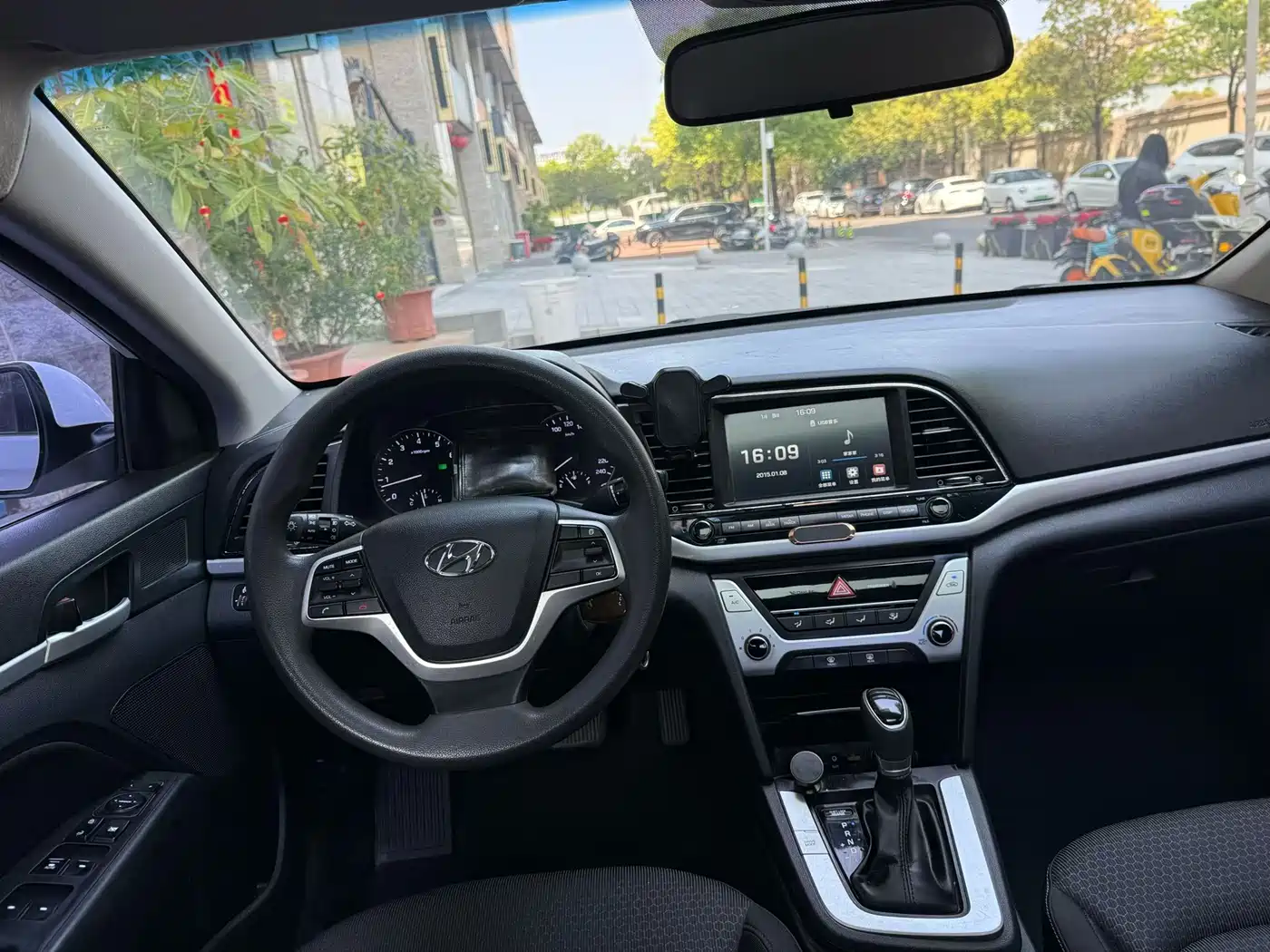 Hyundai Elantra 2018 1.6L Automatic 15th Anniversary Special Edition фото 7
