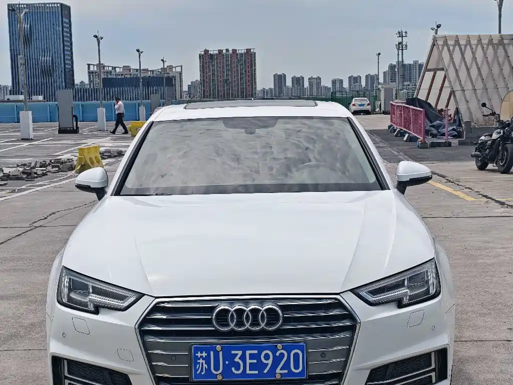 Audi A4L 2018 30th Anniversary 40 TFSI Fashion