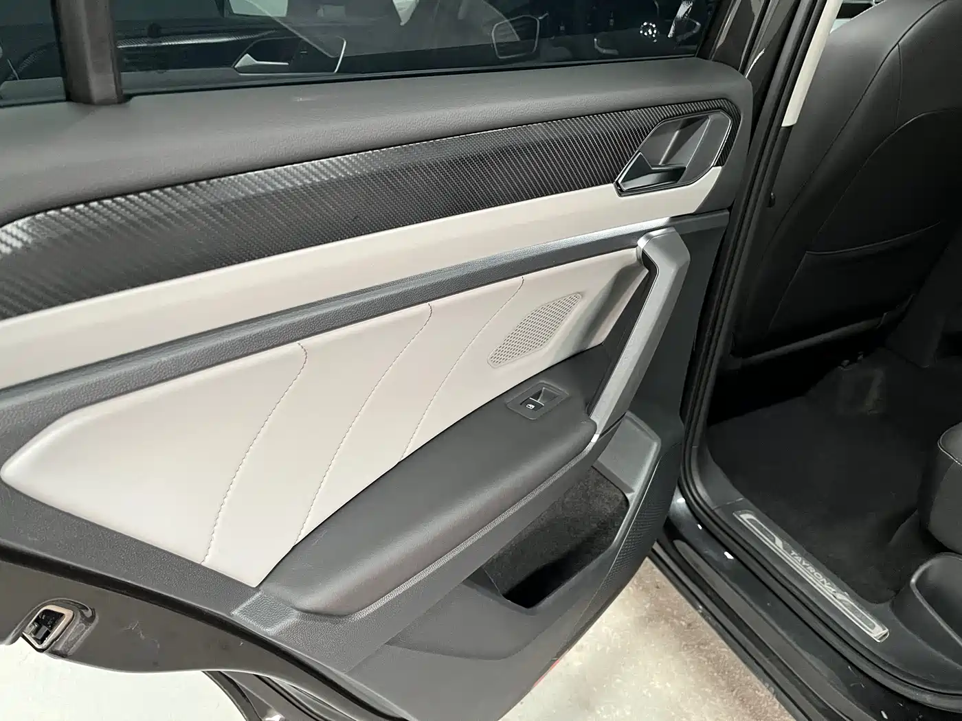 Volkswagen Tayron 2023 280TSI 2WD Luxury Plus Advanced Edition фото 12