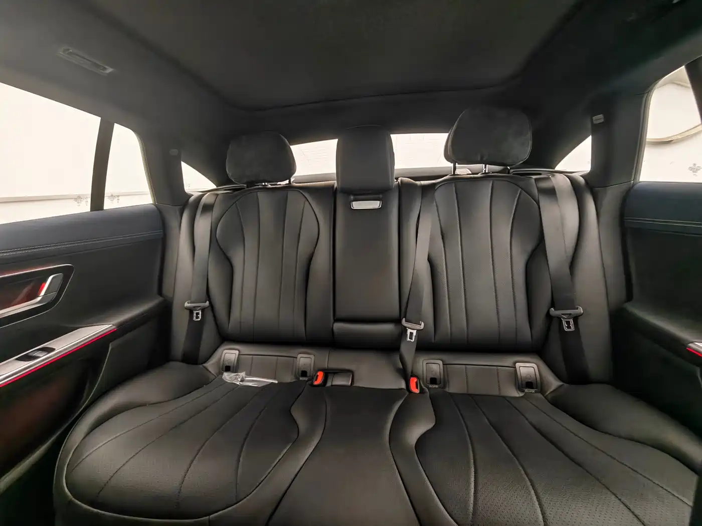 Mercedes-Benz EQE 2025 Model 500 4MATIC Luxury Edition фото 15