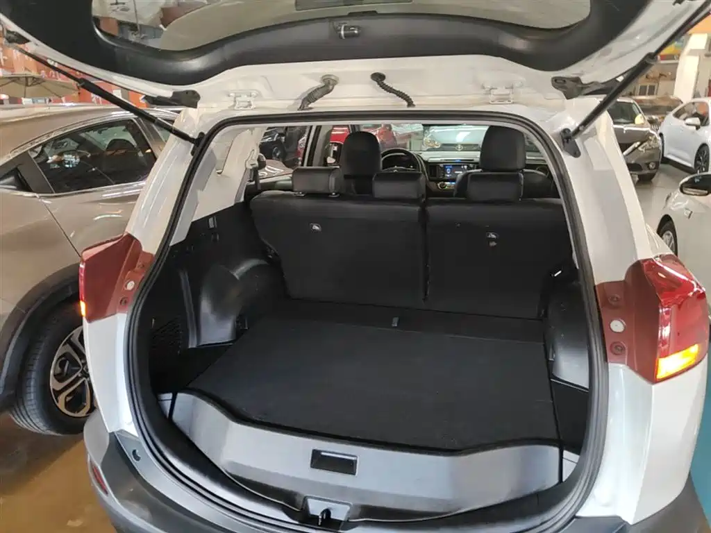 Toyota RAV4 Rongfang 2015 2.0L CVT 2WD Trend Edition фото 19