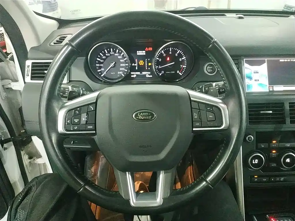 Land Rover Discovery Sport 2016 2.0T HSE фото 3