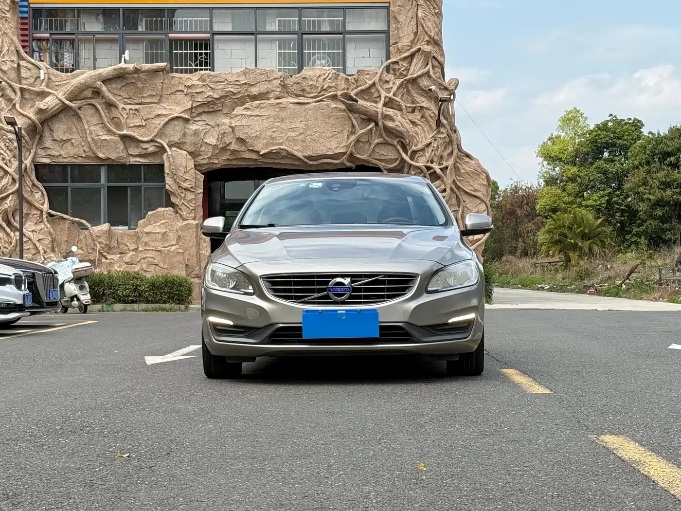 Photo 2 - Volvo S60