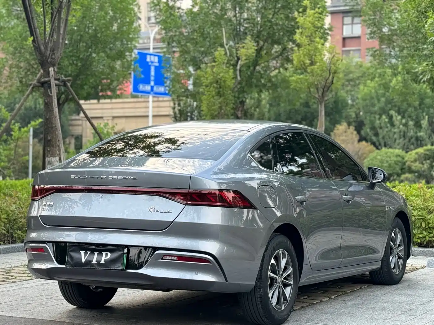 BYD Qin PLUS 2024 Glory Edition DM-i 55KM Leading фото 10