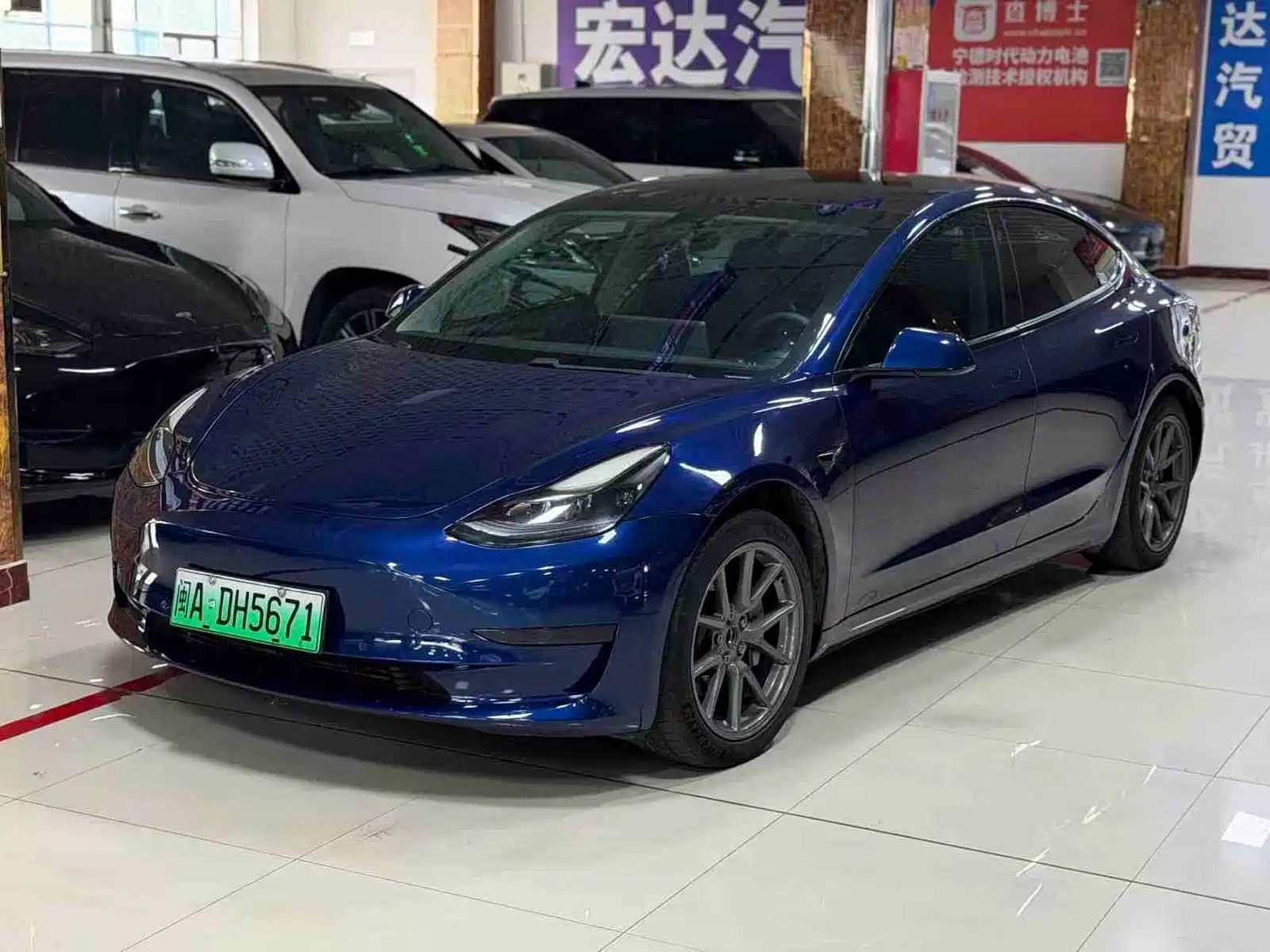 Фото 2 - Tesla Model 3