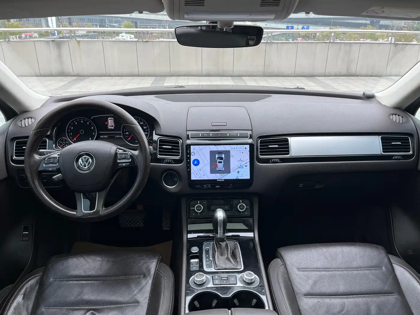 VOLKSWAGEN TOUAREG