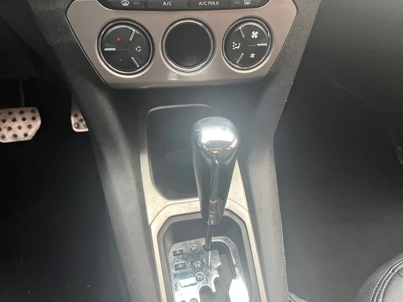 Peugeot 301 2014 1.6L Automatic Luxury Edition фото 13