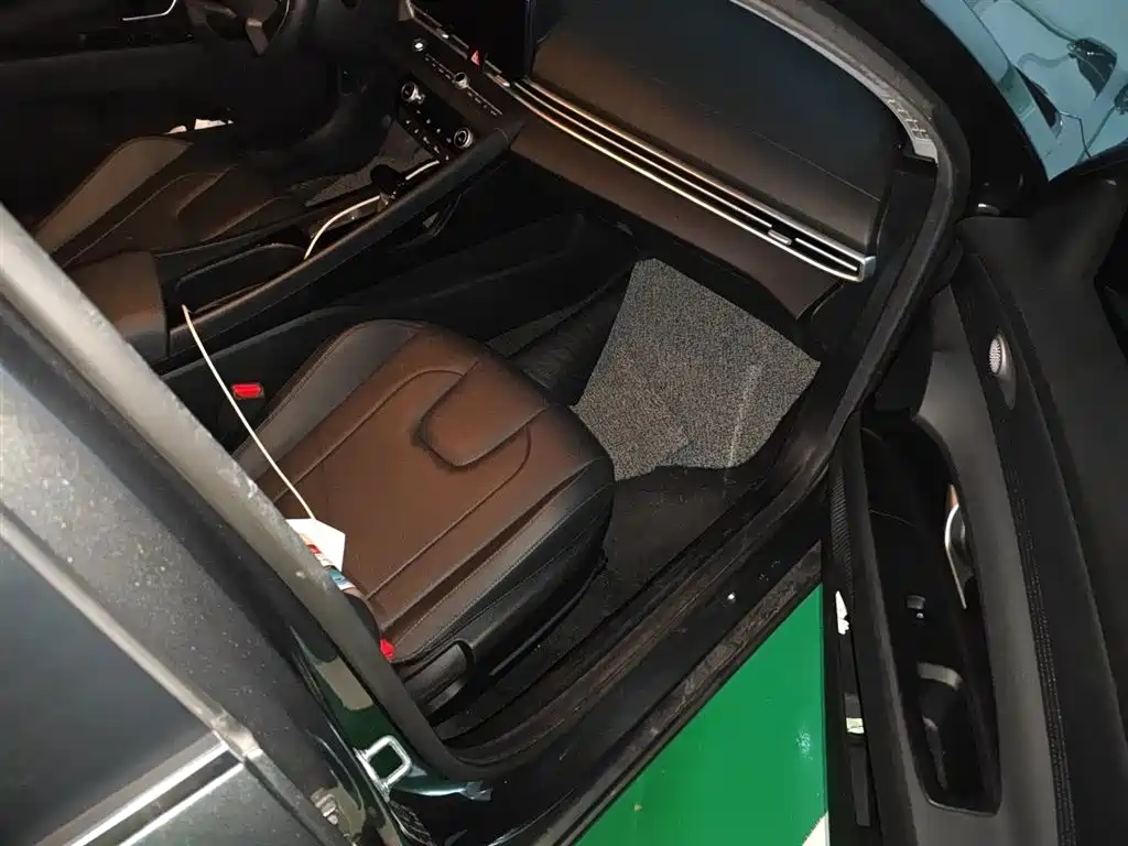 Hyundai Elantra 2023 Model 1.5L CVT LUX Premium Edition фото 22