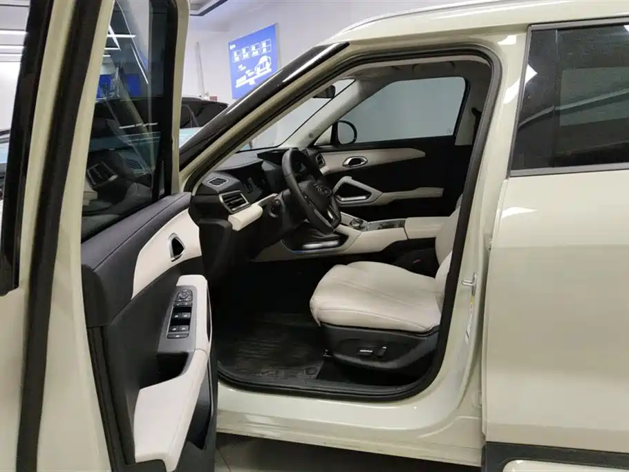 BYD Yuan UP 2024 401KM Surpass Edition фото 9