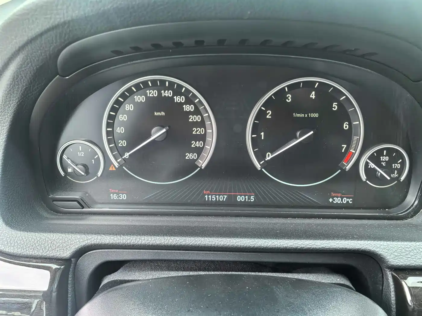 BMW 5 Series GT 2015 528i Leading фото 14