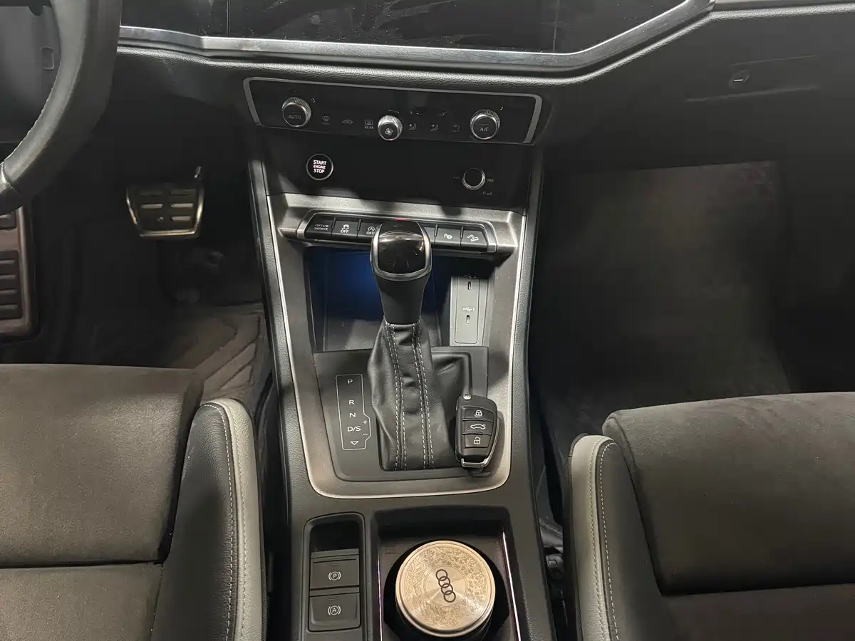 Фото 8 - Audi Q3