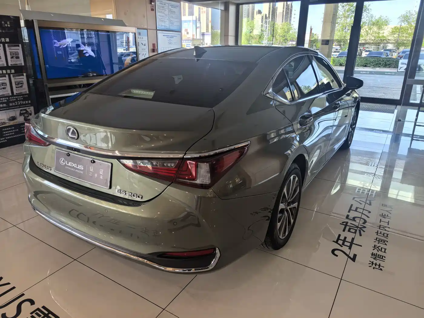 Lexus ES 2023 200 Excellence Edition фото 5