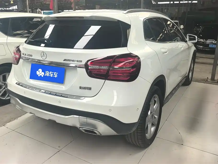 Mercedes-Benz GLA 2018 GLA 200 Dynamic фото 3