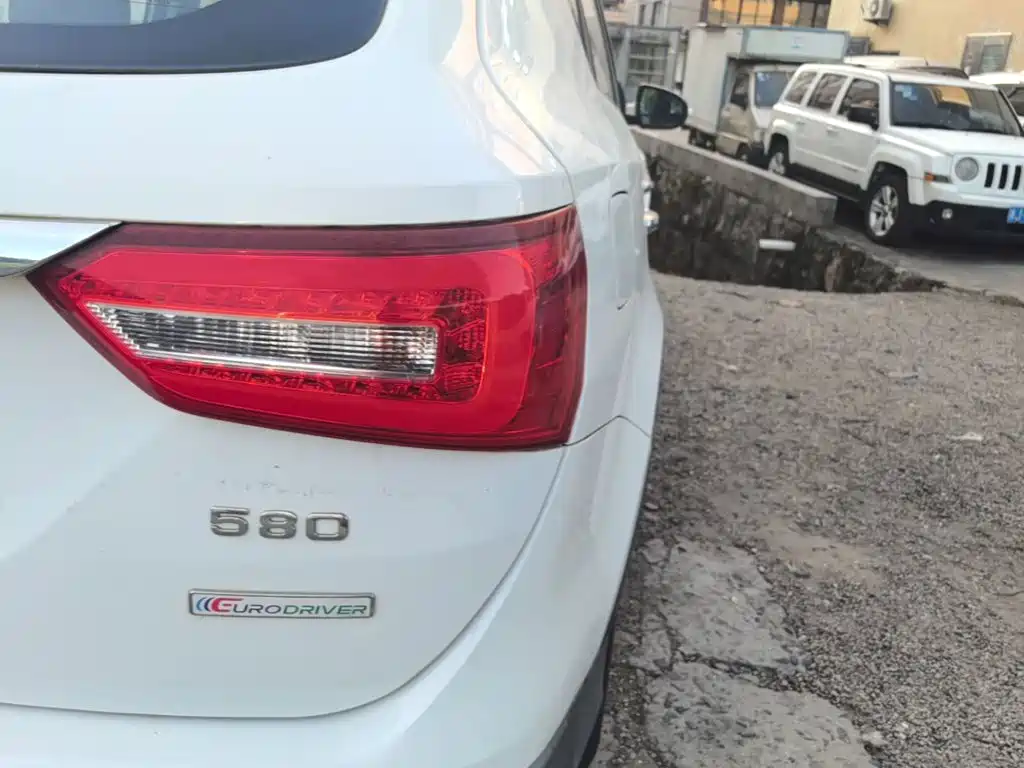 Dongfeng Fengguang Fengguang 580 2017 2017 1.8L Manual Comfort Version