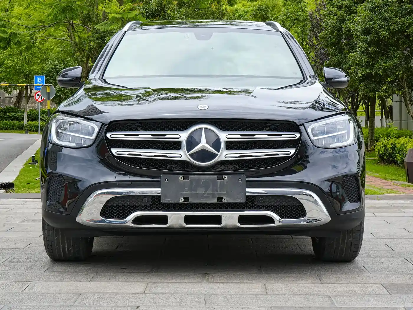 MERCEDES-BENZ GLC