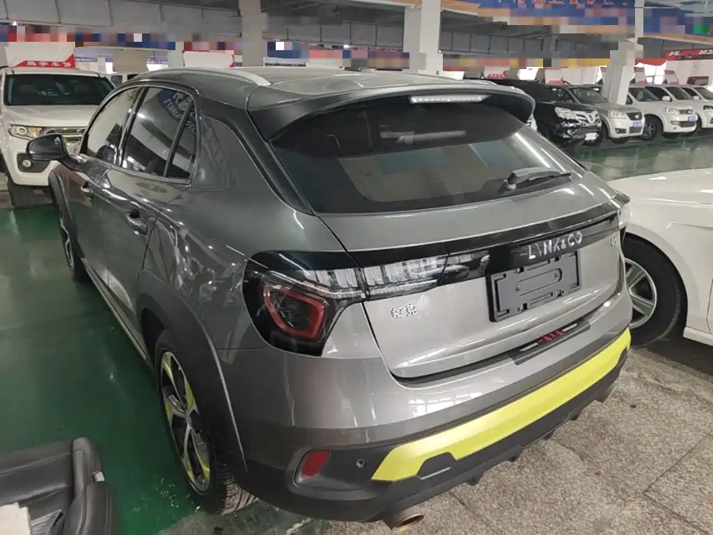 Фото 5 - Lynk & Co 02