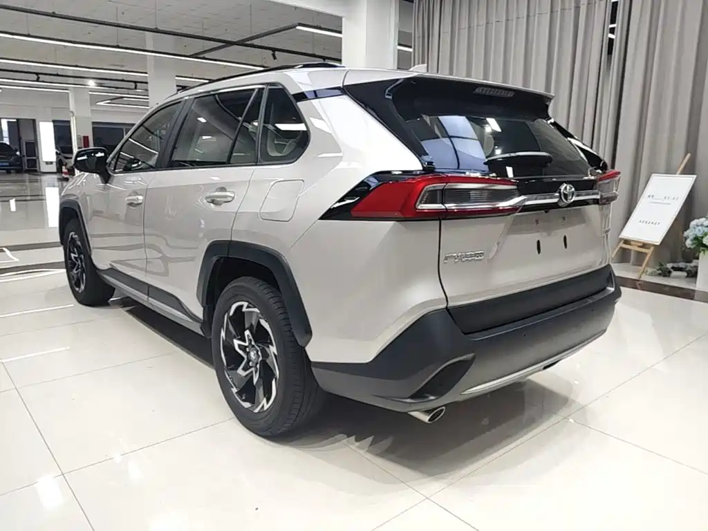 Фото 5 - Toyota Wildlander