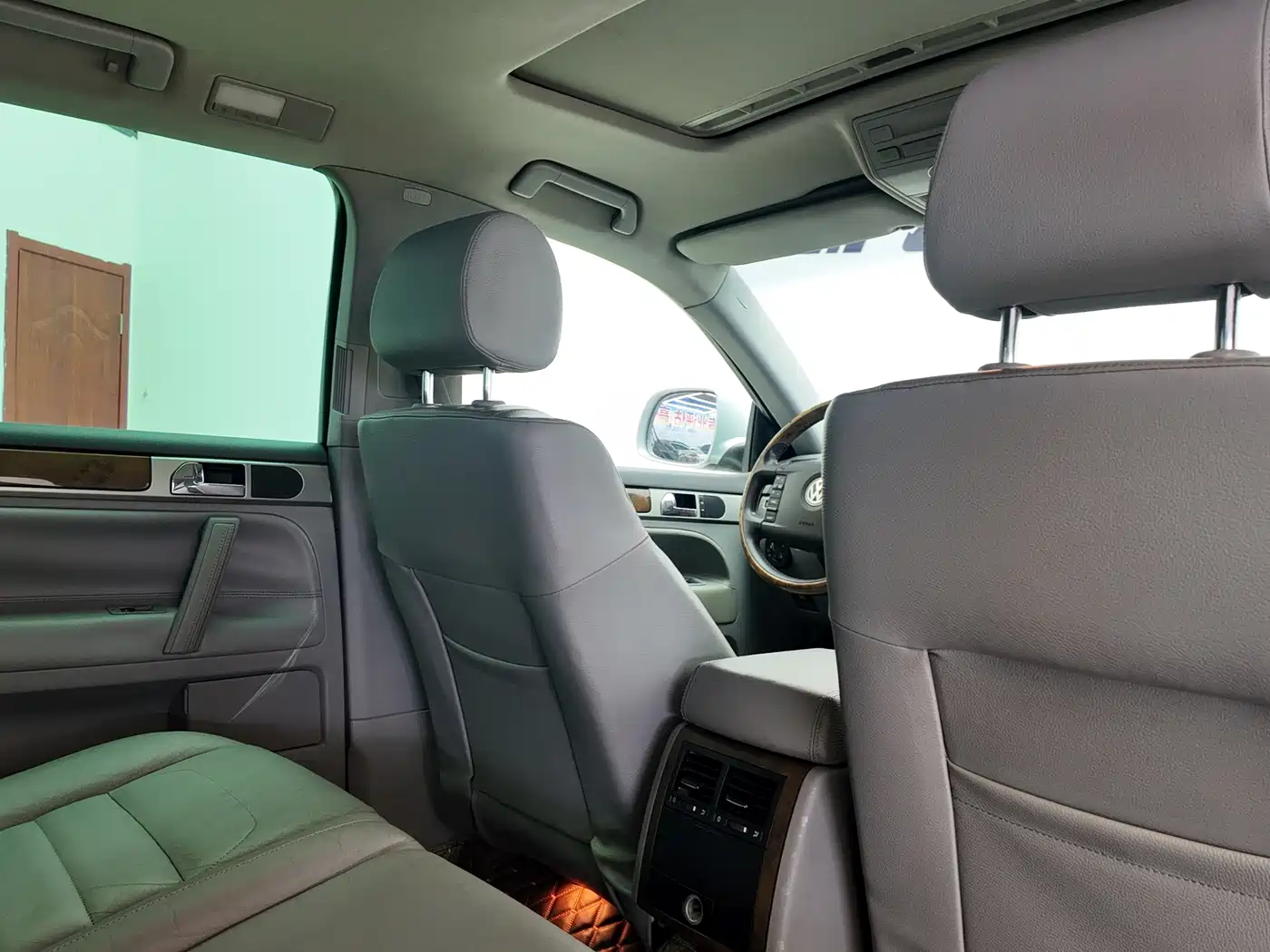 Volkswagen Touareg 2010 3.6 Limited Comfort Edition фото 8