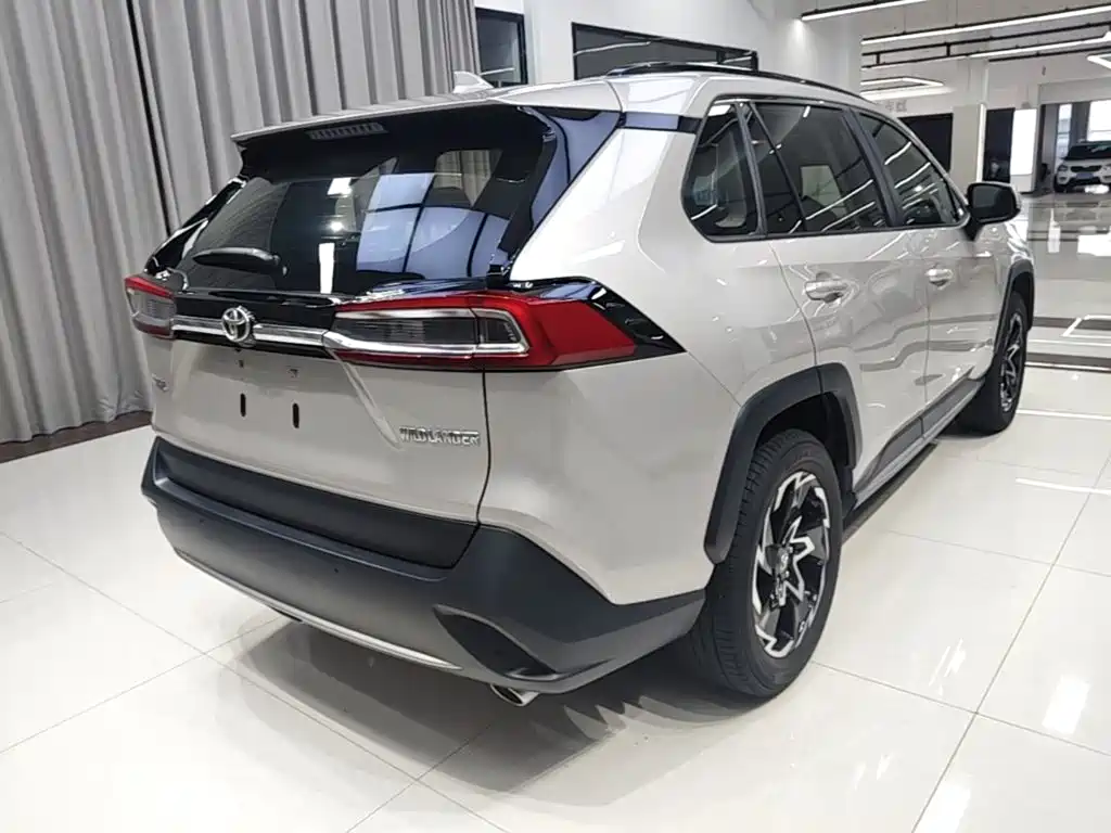 Фото 7 - Toyota Wildlander
