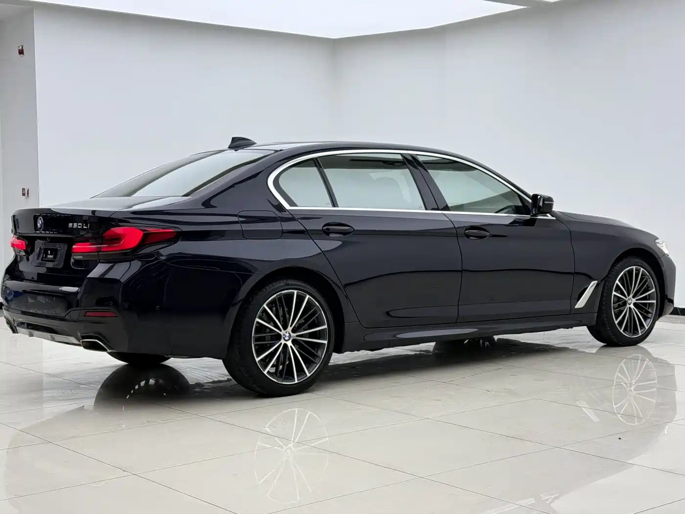 BMW 5 Series 2021 530Li Leading M Sport Package фото 9